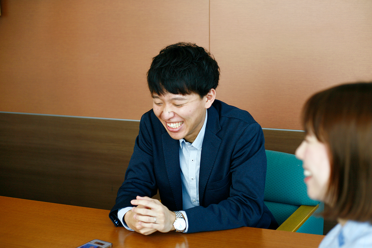 写真:笑顔のおふたり