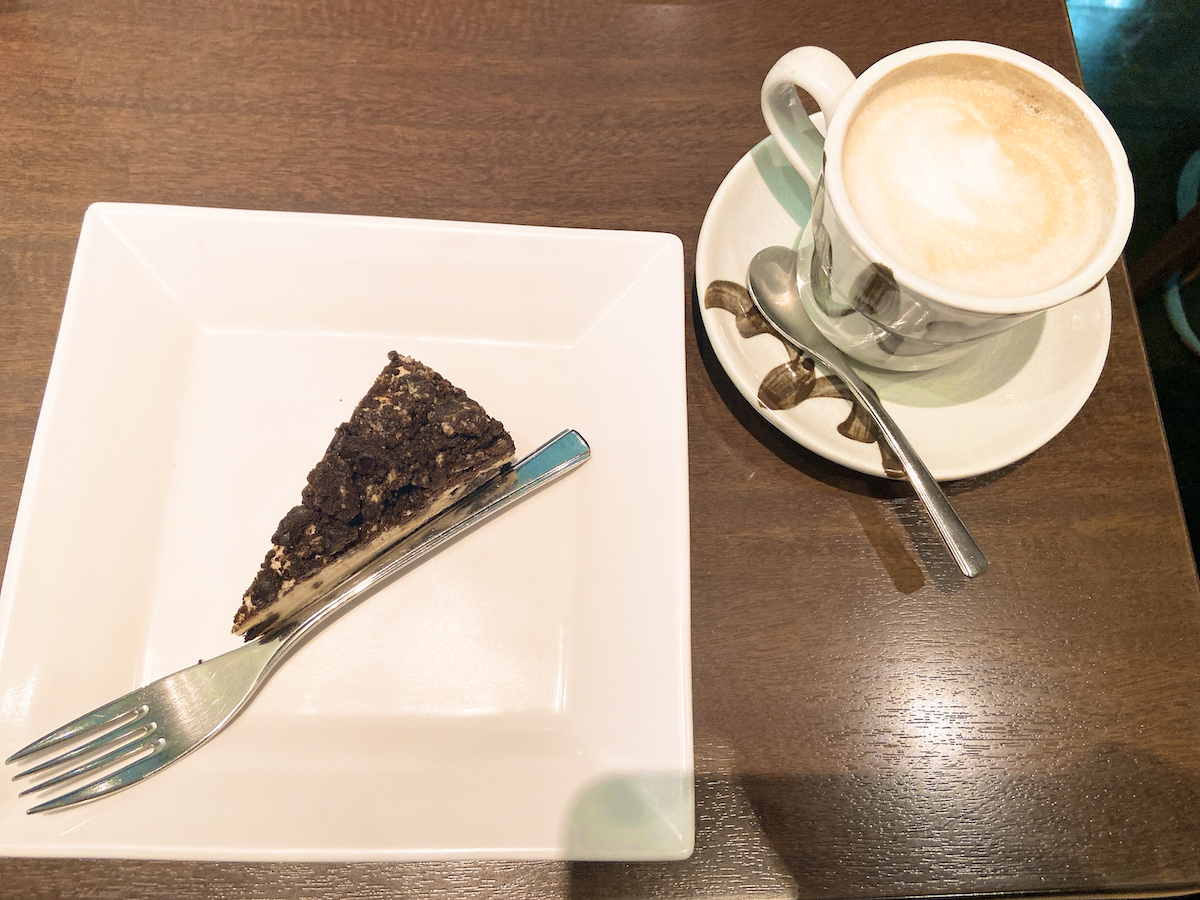 写真：au PAYで支払ったケーキとコーヒー