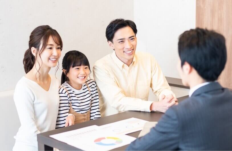 保険相談をしている様子の写真