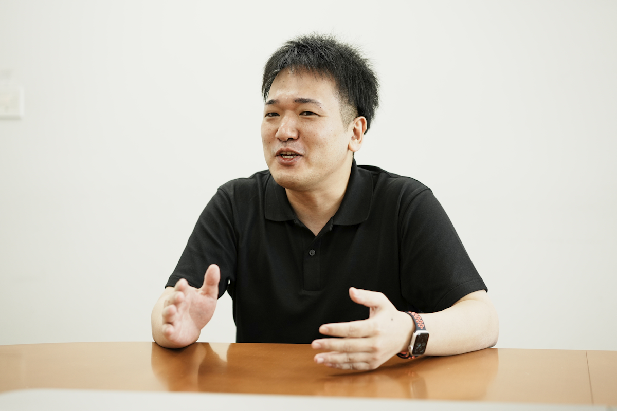 <記事内画像>:インタビューに答える様子(前田 迅さん)