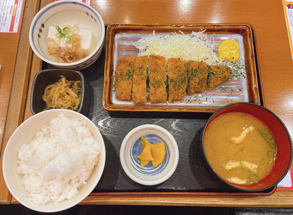 写真：ランチで食べたさばカツ定食