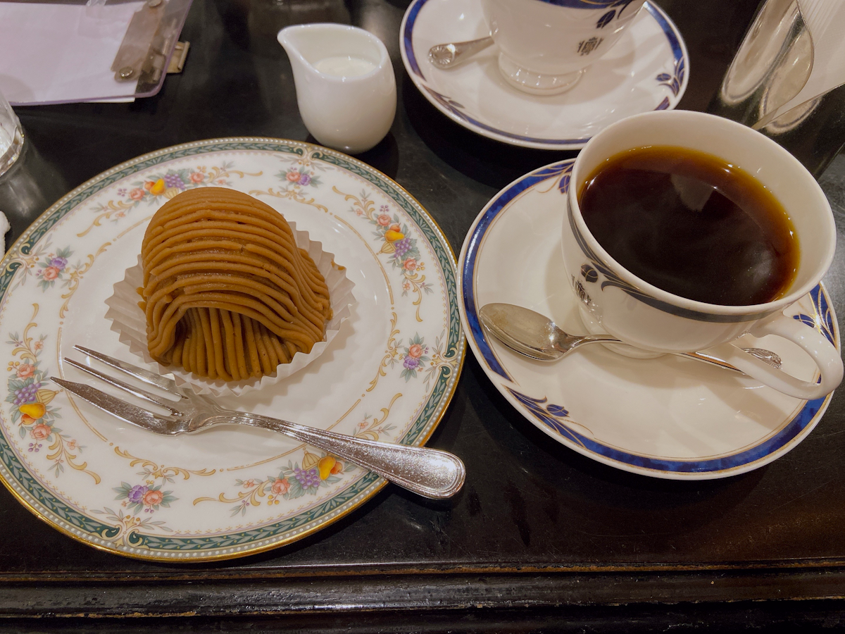 写真：キャッシュレス対応の喫茶店で頼んだケーキセット